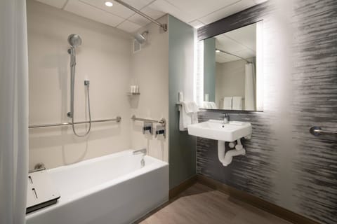 Room, 1 King Bed | Bathroom | Combined shower/tub, designer toiletries, hair dryer, towels