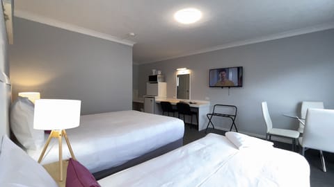 Standard Twin Room | Premium bedding, pillowtop beds, desk, laptop workspace