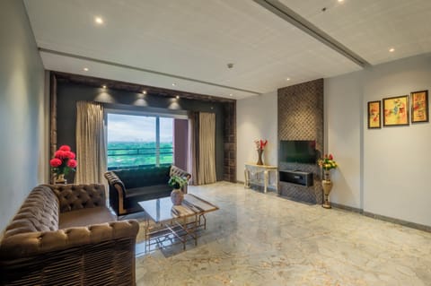 Infinity Suite | Living room | 50-inch LED TV with satellite channels, TV