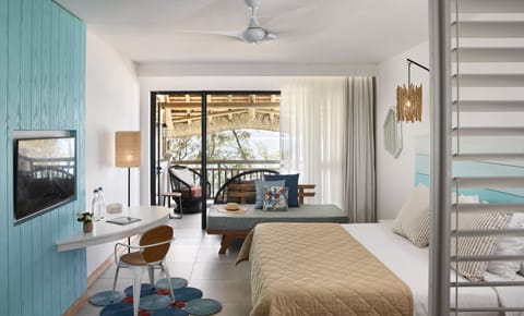 Deluxe Room, Beachfront | Egyptian cotton sheets, premium bedding, minibar, in-room safe