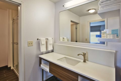 Standard Room, 1 King Bed, Non Smoking, Refrigerator & Microwave | Bathroom shower