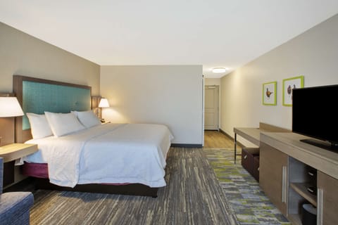 Room, 1 King Bed, Non Smoking, Refrigerator & Microwave | Premium bedding, in-room safe, desk, blackout drapes