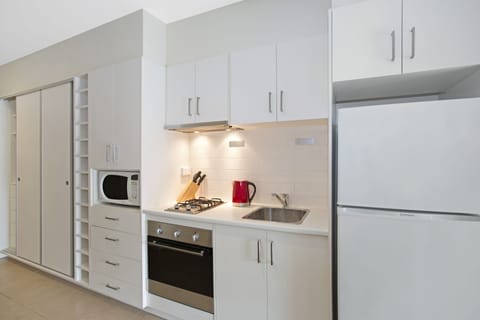 Executive Studio, 1 Bedroom | Private kitchen | Fridge, microwave, oven, stovetop