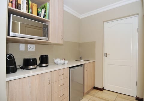 Deluxe Room with Bath  | Private kitchenette | Fridge, microwave, espresso maker, coffee/tea maker