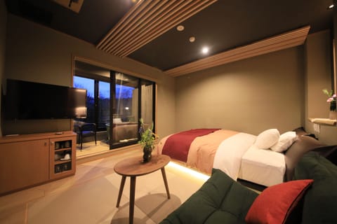 [13yrs or Above Only] [Annex] Superior Double Room, 1 King Bed, Non Smoking, Hot Tub | In-room safe, free WiFi, bed sheets