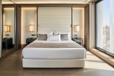 Presidential Suite | Premium bedding, down comforters, pillowtop beds, minibar