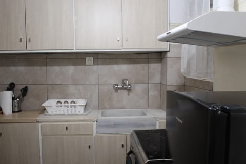 Comfort Apartment, 2 Bedrooms, Balcony, Annex Building (Nileos 26) | Private kitchen