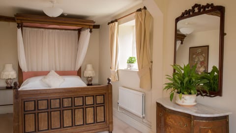 Main House - Double Room (No Pets) | Desk, iron/ironing board, free WiFi, wheelchair access