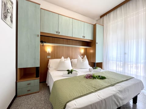 Minibar, in-room safe, desk, free WiFi