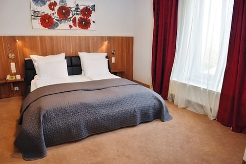 Apartment | Premium bedding, minibar, desk, blackout drapes