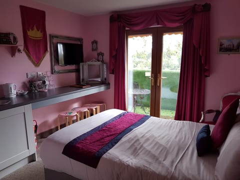 Cabin (Princess) | Premium bedding, individually decorated, individually furnished