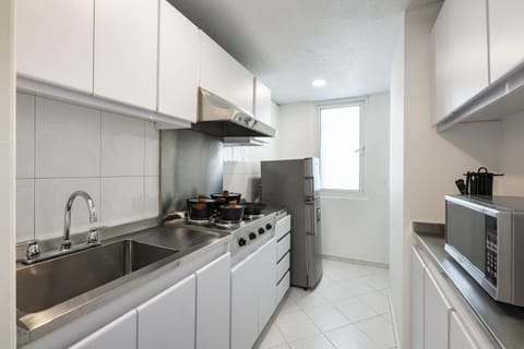 Premium Studio Suite | Private kitchen | Microwave, oven, stovetop, coffee/tea maker