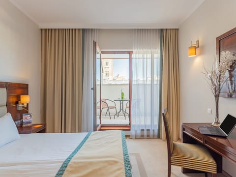 Deluxe Room with Balcony | 1 bedroom, memory foam beds, minibar, in-room safe