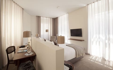 Junior Suite | Minibar, in-room safe, soundproofing, free WiFi