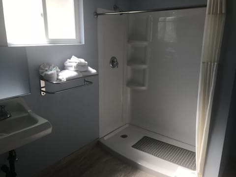 Room, 1 King Bed, Accessible | Bathroom | Designer toiletries, hair dryer, towels