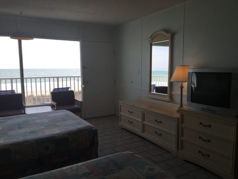 Oceanfront Kitchen 2 Queens First Floor | Rollaway beds, free WiFi, bed sheets