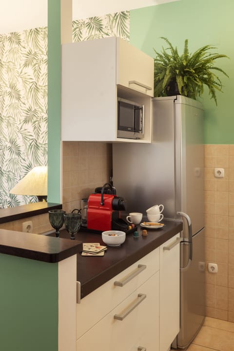 Deluxe Apartment, 2 Bedrooms, Balcony | Private kitchen | Fridge, oven, stovetop, dishwasher