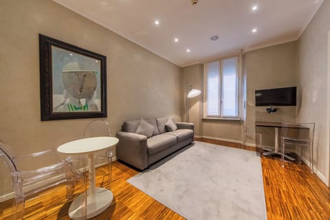 Suite for 2 people | Minibar, in-room safe, desk, laptop workspace