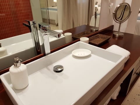 Standard Room (King) | Bathroom sink