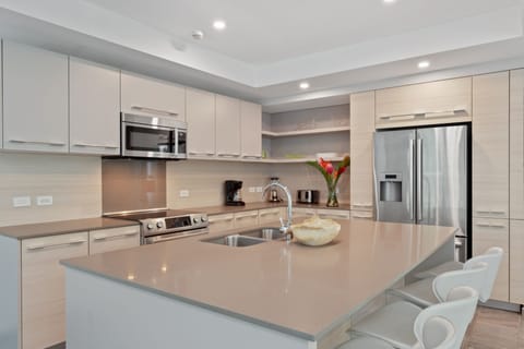 3 Bedroom Residence Garden or Pool View | Private kitchen | Full-size fridge, microwave, oven, stovetop