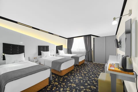 Standard Triple Room | Premium bedding, pillowtop beds, minibar, in-room safe