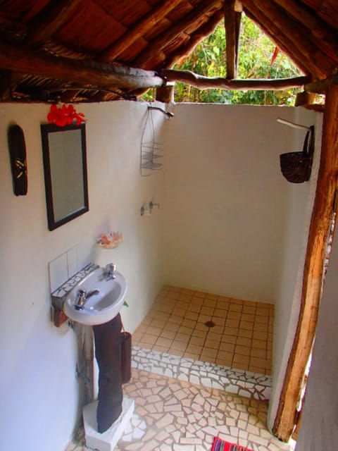 Fare | Bathroom | Shower, free toiletries, towels