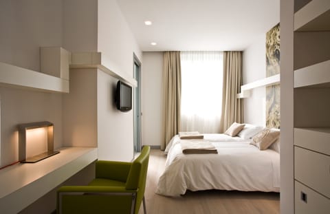 Deluxe Room | Premium bedding, down comforters, minibar, in-room safe