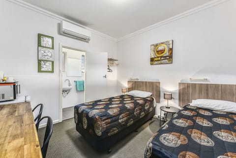 Twin Room (2 Singles ) | Desk, free WiFi