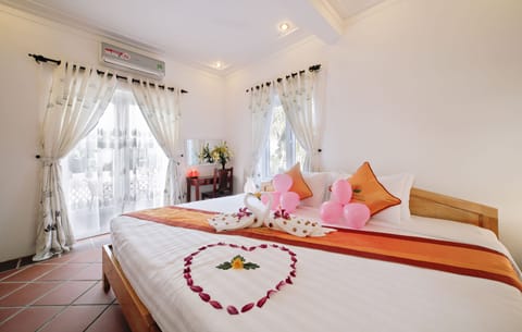 Deluxe Double or Twin Room | Minibar, desk, free WiFi