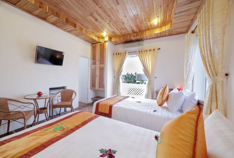 Deluxe Double or Twin Room | Minibar, desk, free WiFi