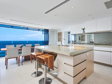 4-Bedroom Sub-Penthouse with Ocean Views | Private kitchen | Full-size fridge, microwave, oven, stovetop