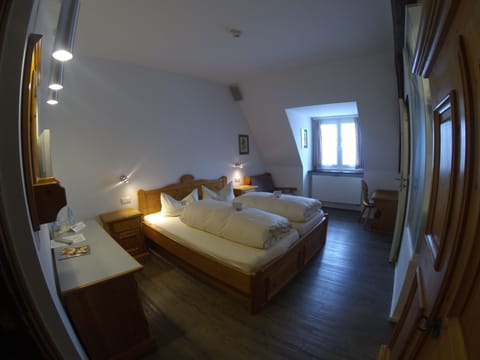 Comfort Double Room, 1 Bedroom | Hypo-allergenic bedding, desk, free WiFi