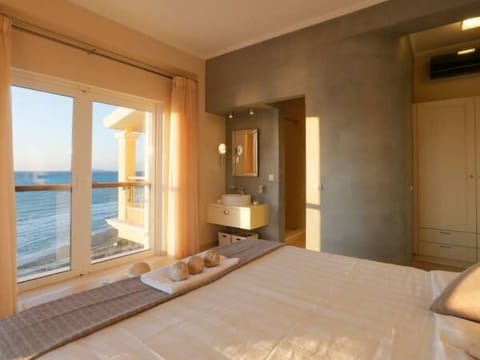Panoramic Suite, Sea View | Premium bedding, down comforters, pillowtop beds, minibar