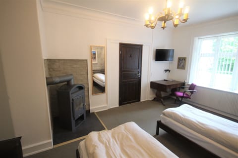 Standard Double Room, 2 Twin Beds, Shared Bathroom, Garden View | Bathroom | Shower, towels