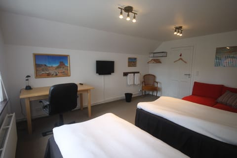 Economy Double Room, 2 Twin Beds, Shared Bathroom, Garden View | Desk, free WiFi, bed sheets