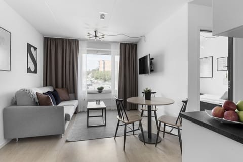 Apartment | Living area | Flat-screen TV