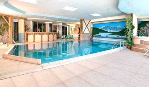 Indoor pool, sun loungers