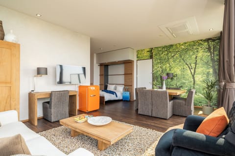 Junior Suite | In-room safe, desk, laptop workspace, blackout drapes