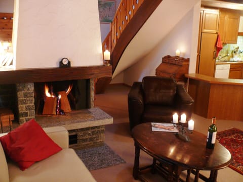 Underfloor heating very effective.  Fireplace for romance!