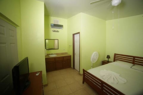 Standard Room, 2 Twin Beds | In-room safe, soundproofing, iron/ironing board, free WiFi