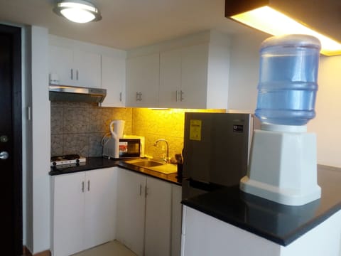 Loft, 1 Bedroom, Ensuite | Private kitchen | Full-size fridge, microwave, stovetop, electric kettle