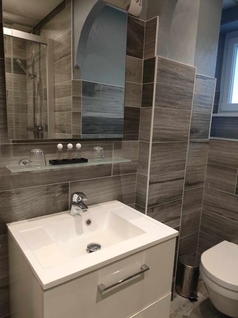 Standard Double Room | Desk, blackout drapes, soundproofing, iron/ironing board