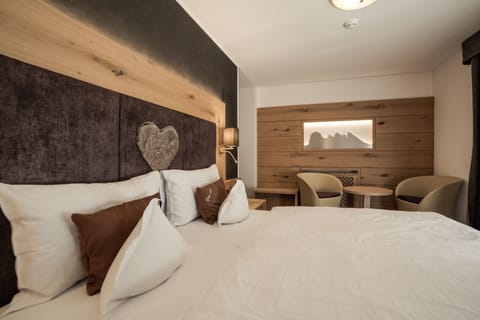 Classic Double Room, Balcony | Premium bedding, in-room safe, individually decorated, desk