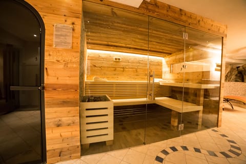 Sauna, Turkish bath, massage/treatment rooms