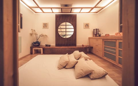 Sauna, steam room, Turkish bath, body treatments, hydrotherapy