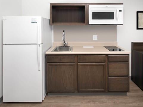 Full-size fridge, microwave, stovetop