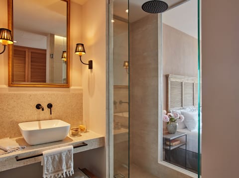 Junior Suite | Bathroom | Designer toiletries, hair dryer, bathrobes, slippers