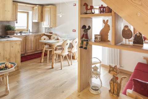 Apartment, 1 Bedroom, Lake View | Living area | Flat-screen TV