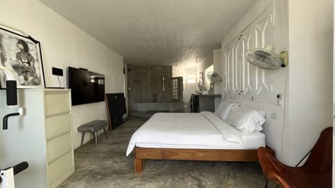 2 bedrooms, premium bedding, minibar, individually decorated
