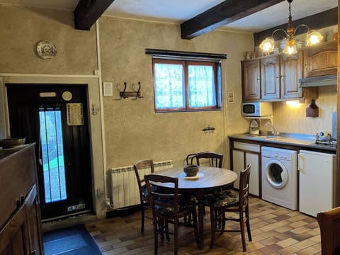 Standard Studio, Kitchenette, Valley View | Private kitchen | Shared fridge, microwave, reusable coffee/tea filters